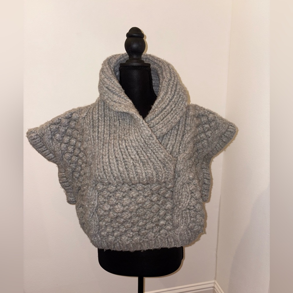 Mr Mittens 100 % Wool Cozy Cropped Gray Cable Knit Sweater